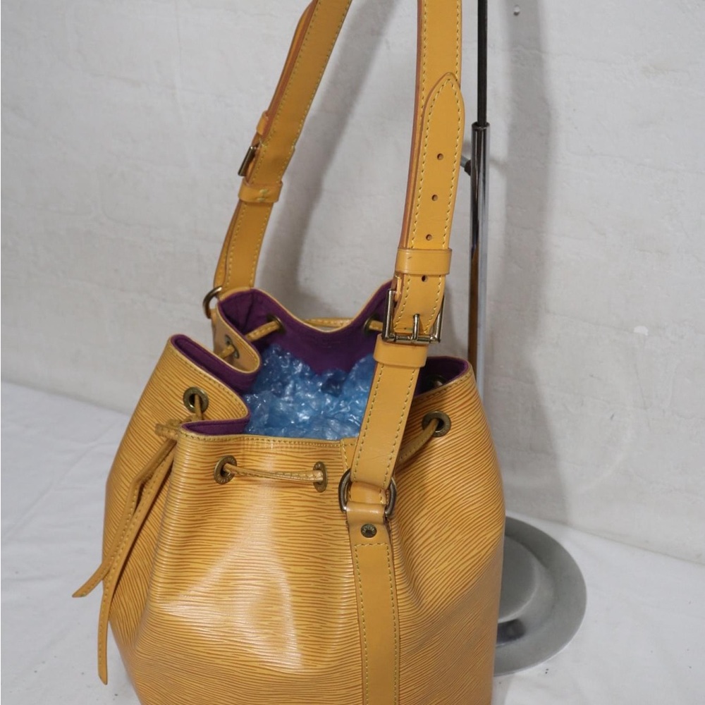 ⭐️💯Authentic LOuis Vuitton Yellow Epi Leather Petit Noe ⭐️